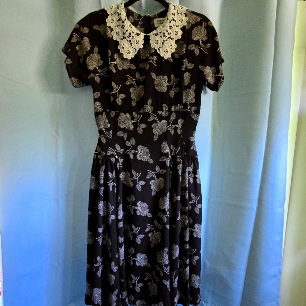 Unique Vintage Floral "Swing" Dress - MED/6-8
